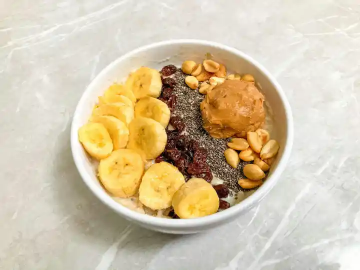 Oatmeal with Peanut Butter and Banana